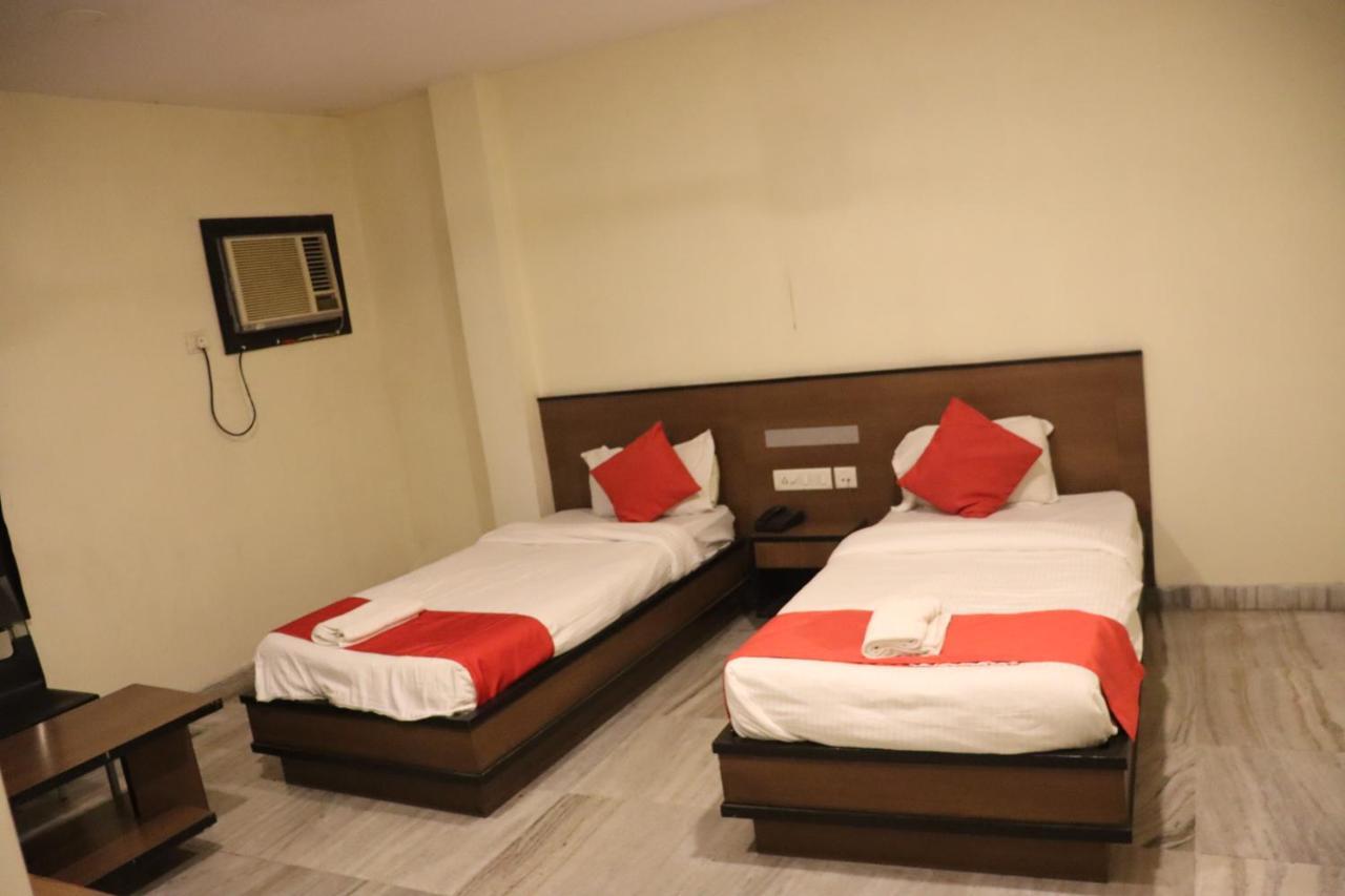 Hotel Chandra Джамшедпур Екстериор снимка