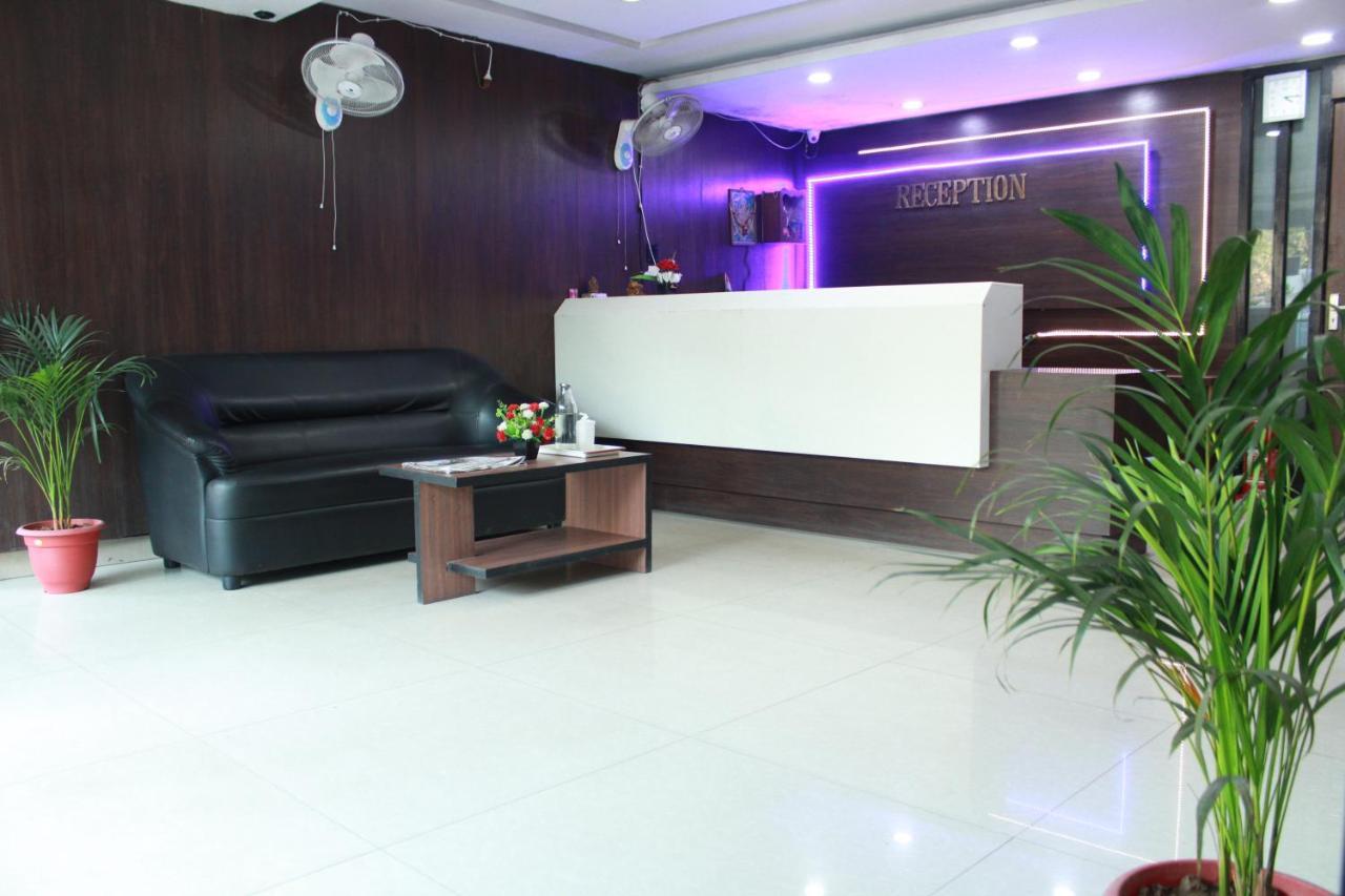 Hotel Chandra Джамшедпур Екстериор снимка