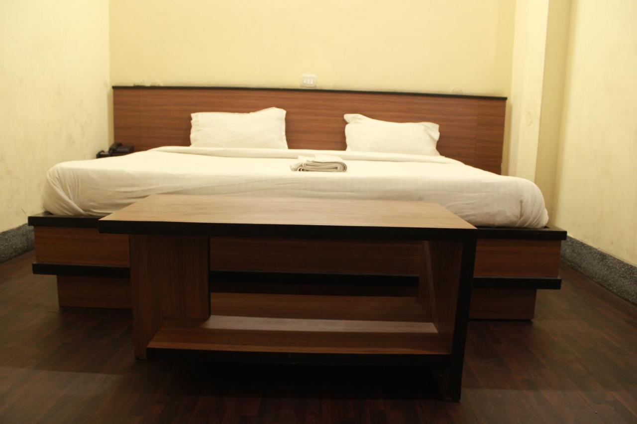 Hotel Chandra Джамшедпур Екстериор снимка