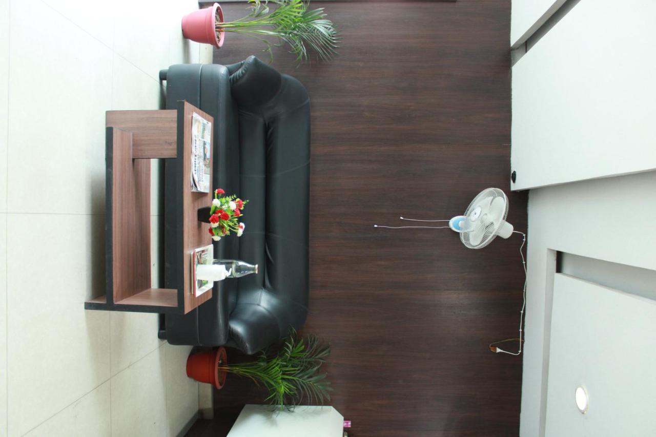 Hotel Chandra Джамшедпур Екстериор снимка