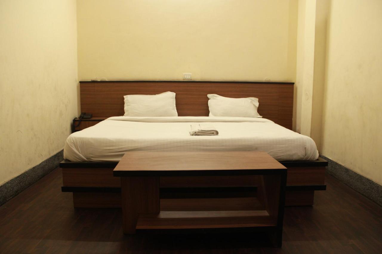 Hotel Chandra Джамшедпур Екстериор снимка